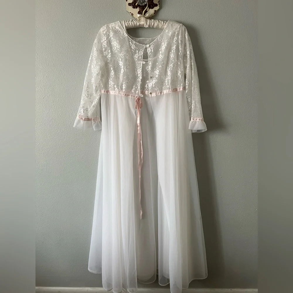 Vintage Radcliffe Peingnor Robe and Nightgown Set White Lace Medium 50โs EVC - Picture 1 of 14